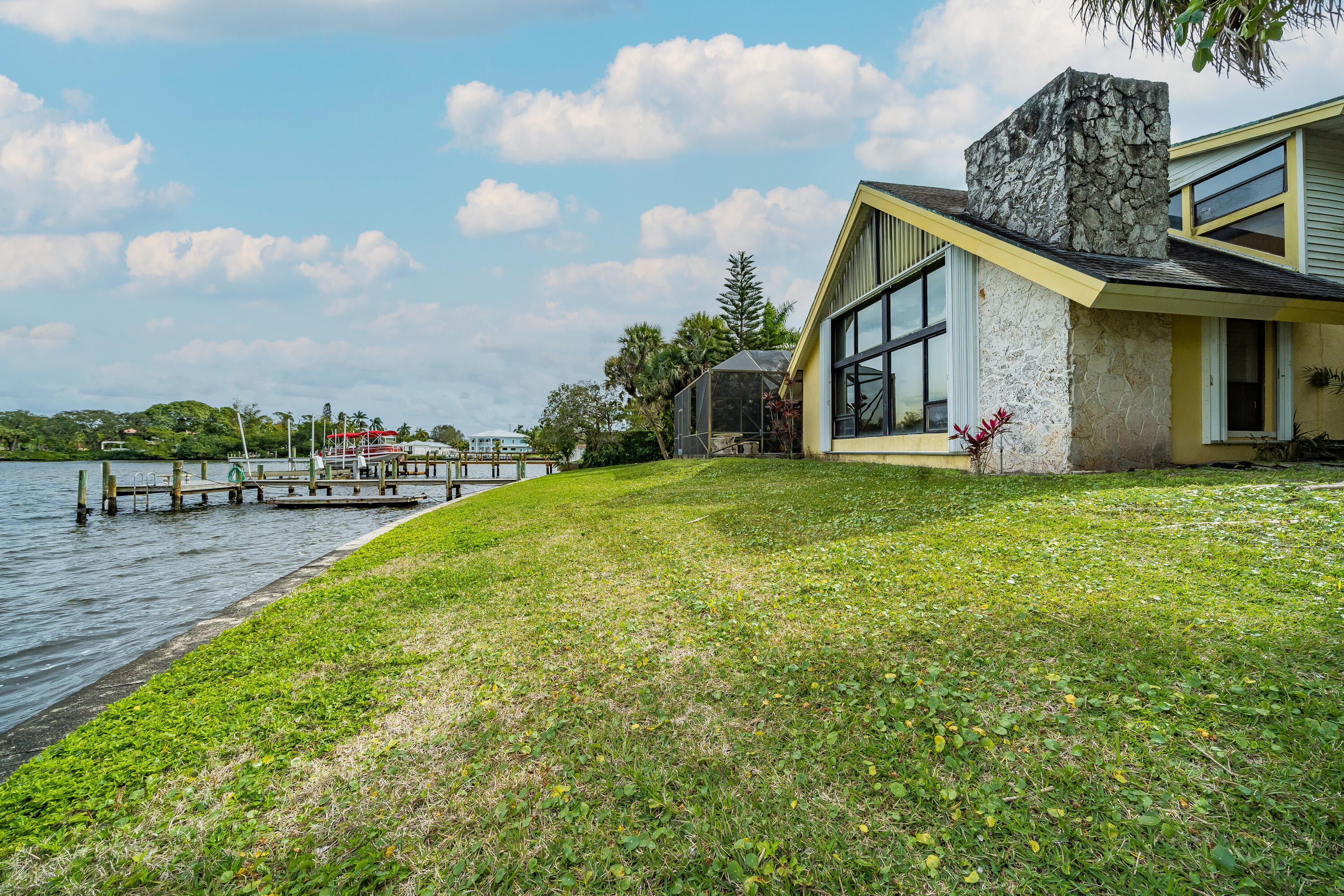 VIA RIO UNREC ON AM 90 - Residential