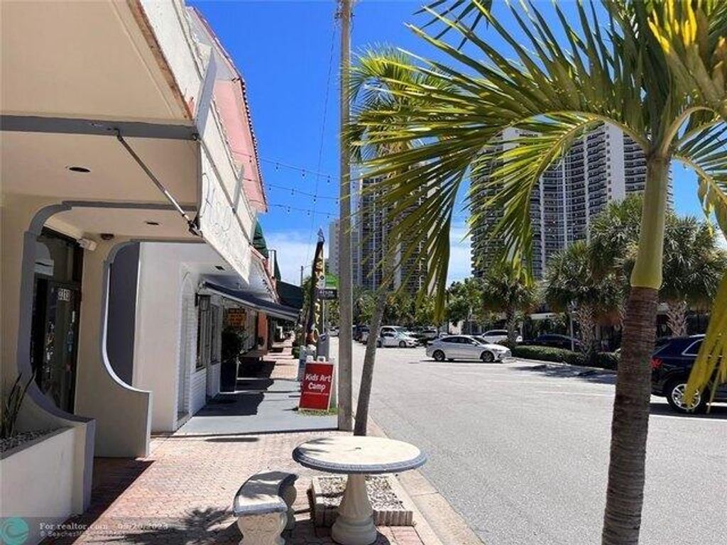 Photo of 3321 NE 33rd Street, Fort Lauderdale, FL 33308 (MLS # R11168826)