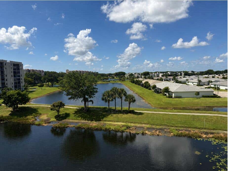 Photo of 6866 HUNTINGTON Lane #504, Delray Beach, FL 33446 (MLS # B26055160)