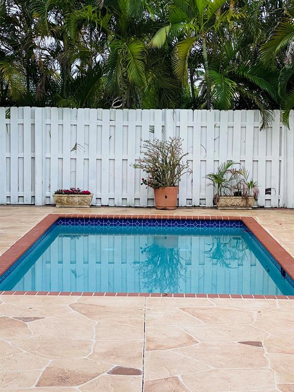 YACHT HARBOR MANOR - Residential