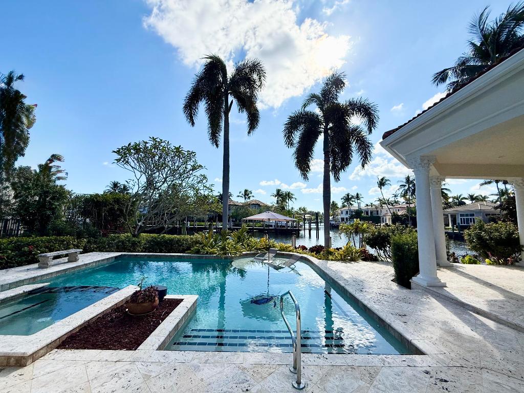 828 Harbour Isle Place