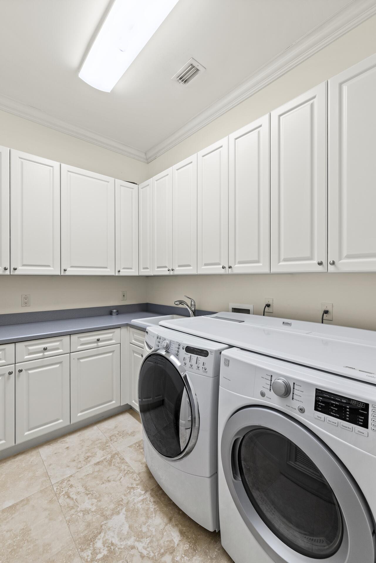 HARBOUR ISLES - Residential