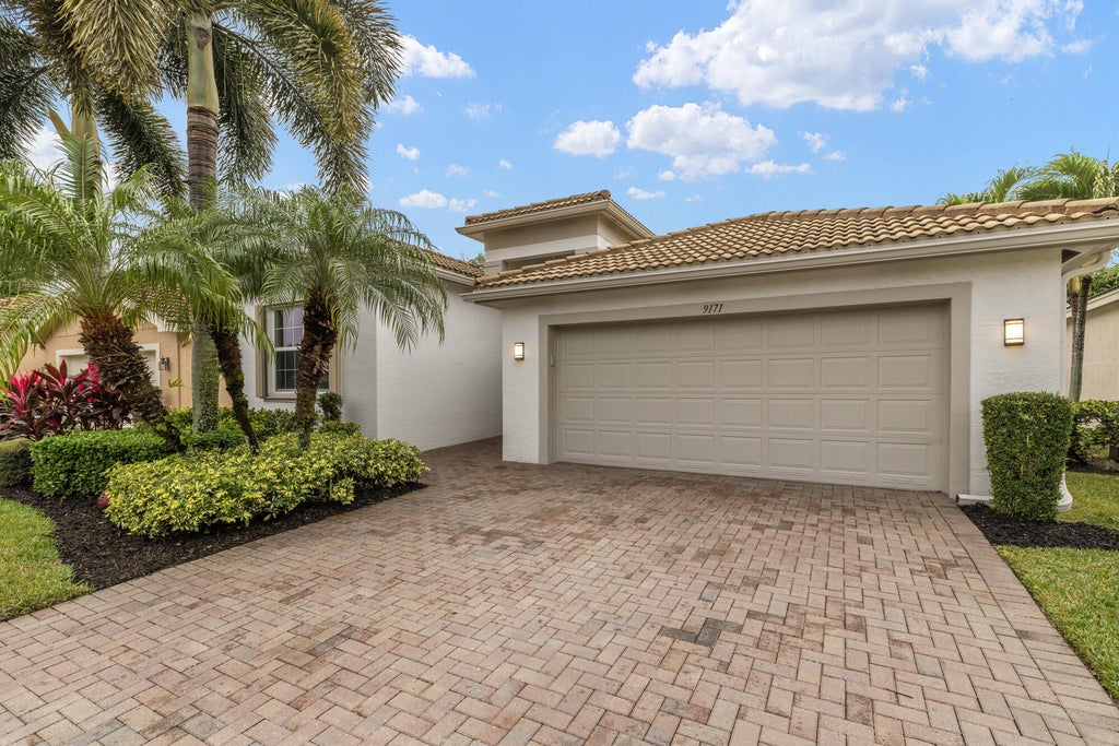 Photo of 9171 Meridian View Isle, Boynton Beach, FL 33473 (MLS # R11113986)
