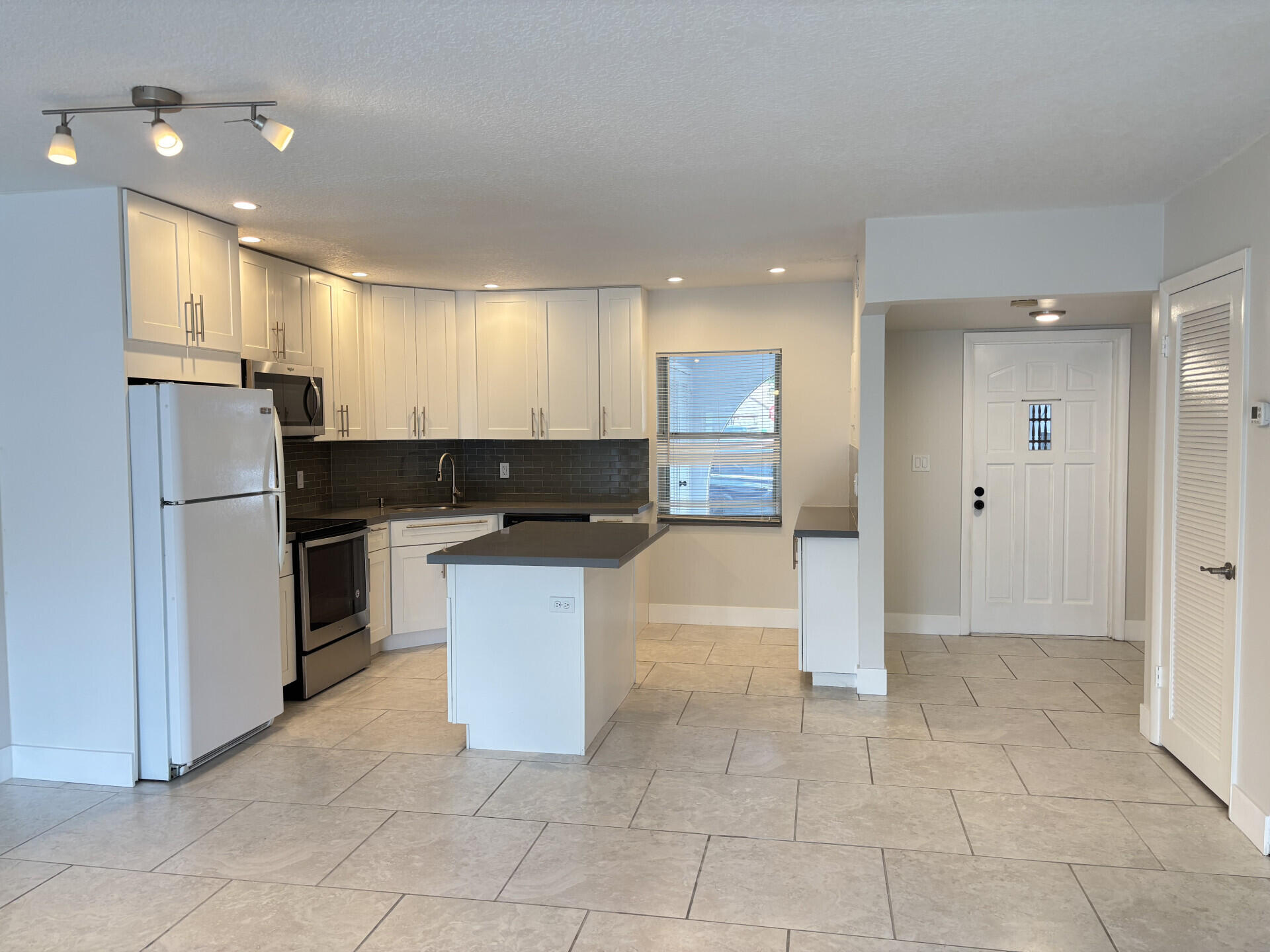 SPRING CREEK CONDO APARTMENTS - Residential