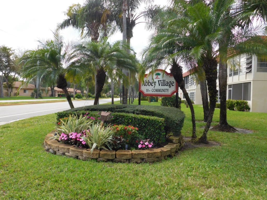 Photo of 15 Willowbrook Lane #104, Delray Beach, FL 33446 (MLS # R11161194)