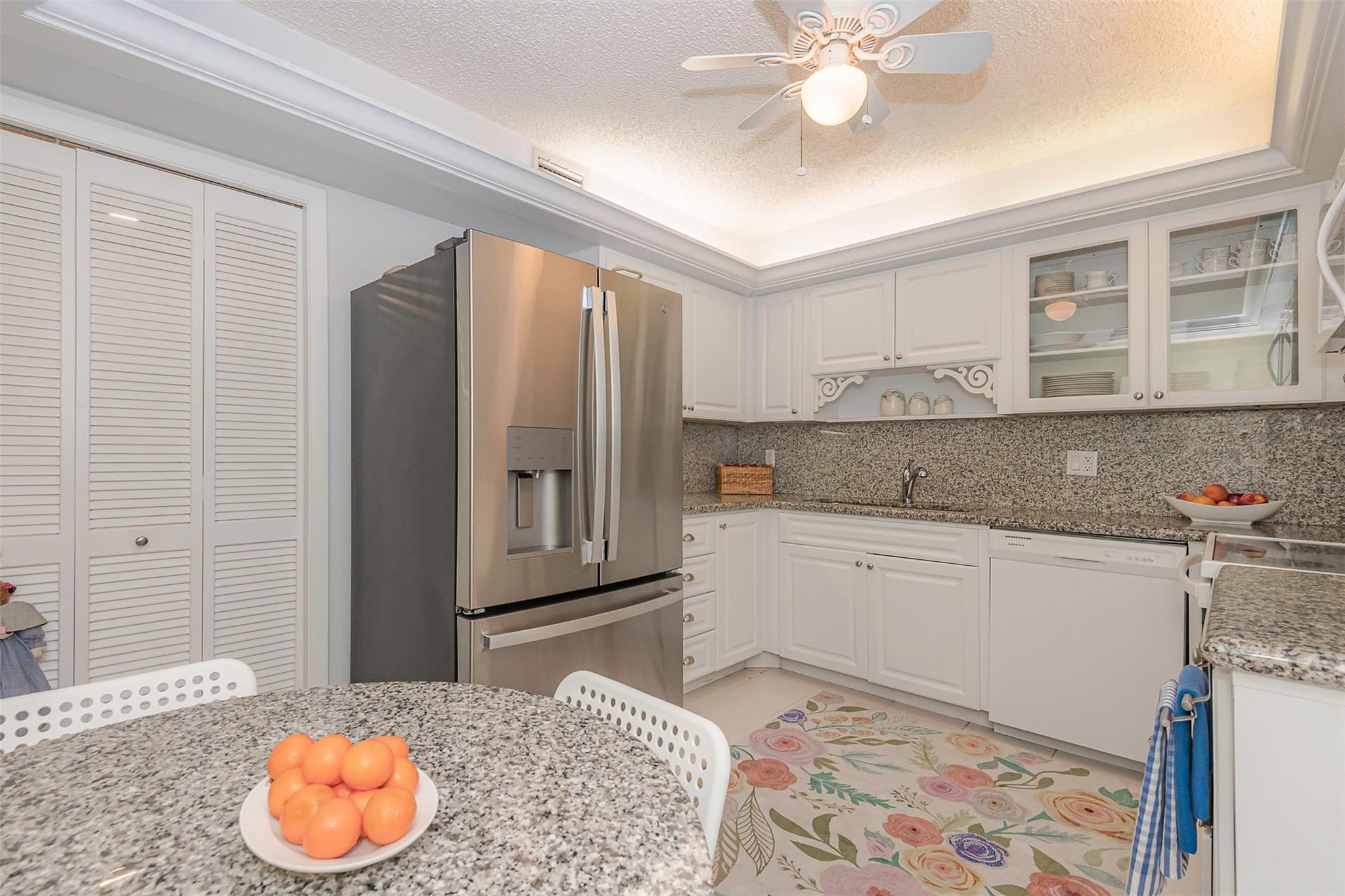 COUNTRY CLUB APTS AT BONA - Residential