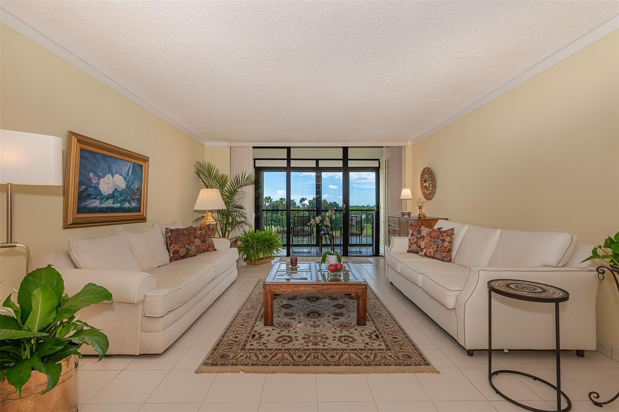 COUNTRY CLUB APTS AT BONA - Residential