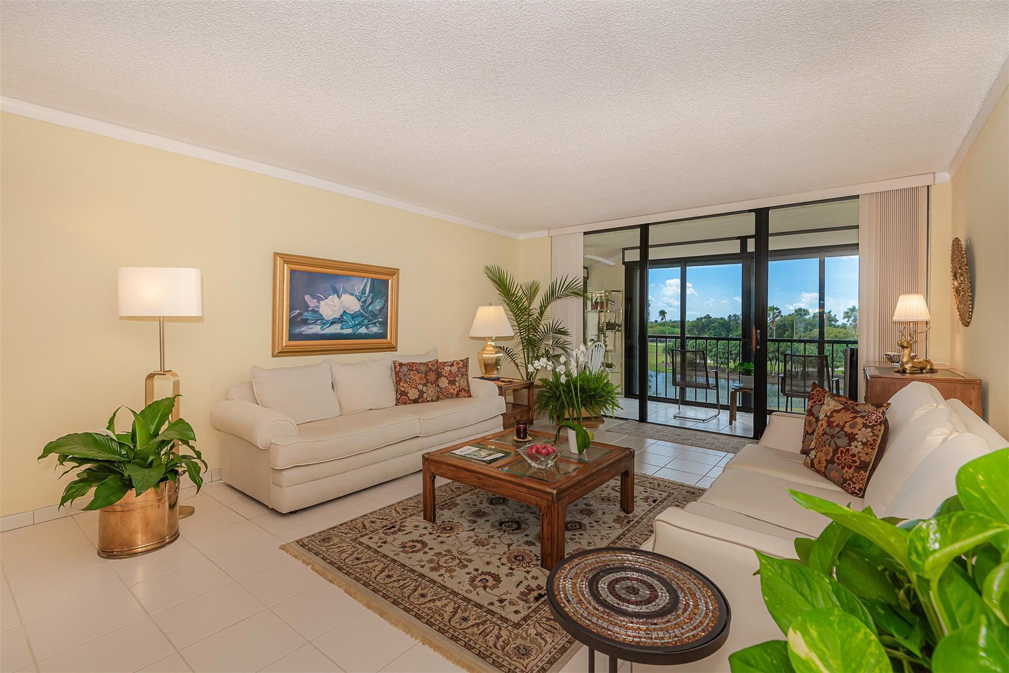 COUNTRY CLUB APTS AT BONA - Residential