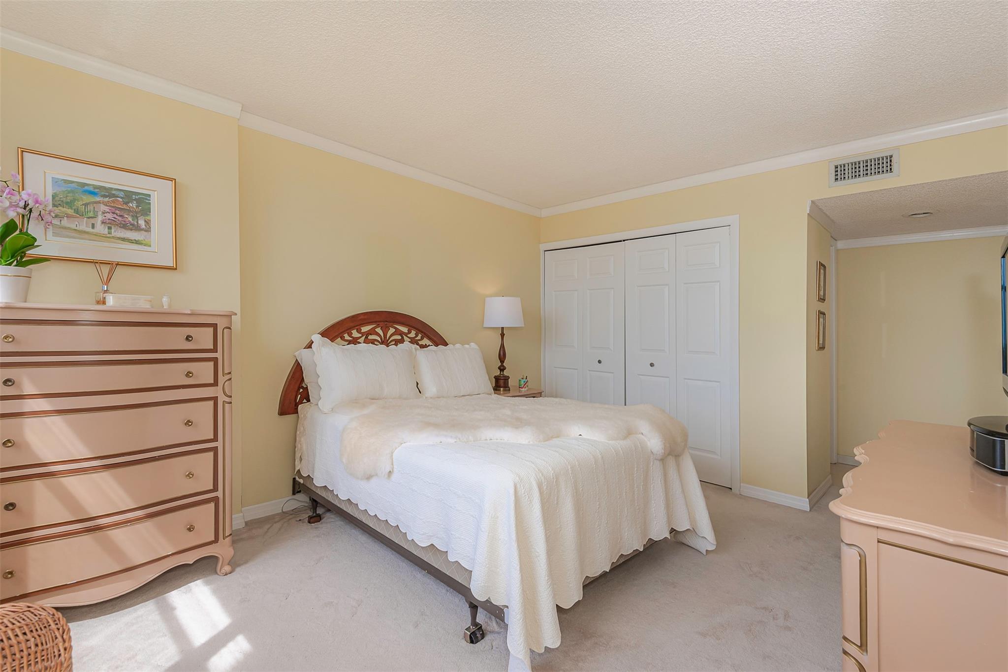 COUNTRY CLUB APTS AT BONA - Residential