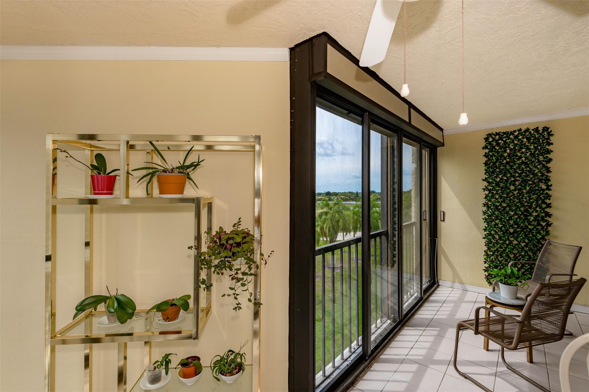 COUNTRY CLUB APTS AT BONA - Residential