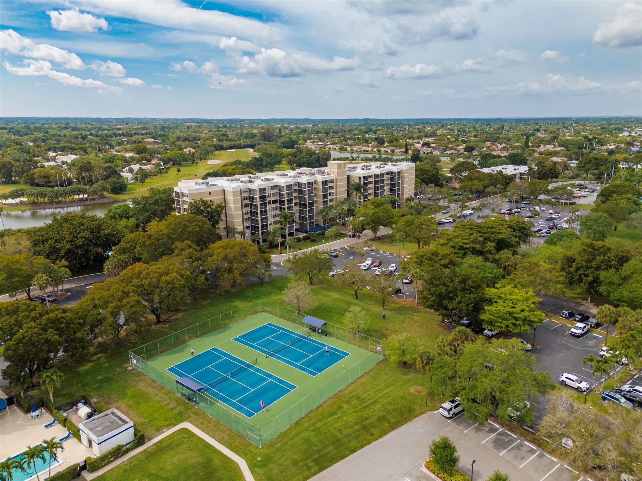 COUNTRY CLUB APTS AT BONA - Residential