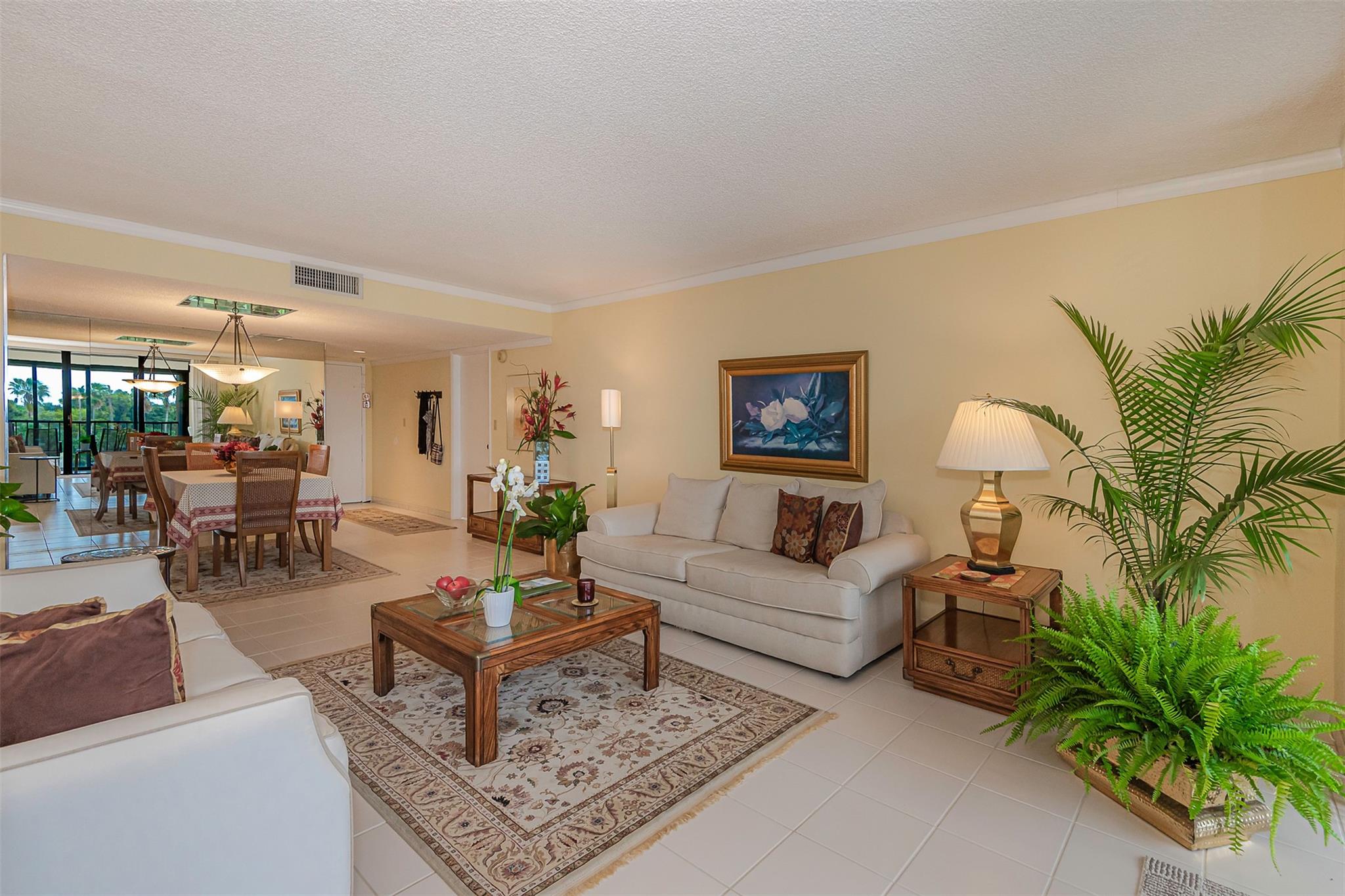 COUNTRY CLUB APTS AT BONA - Residential