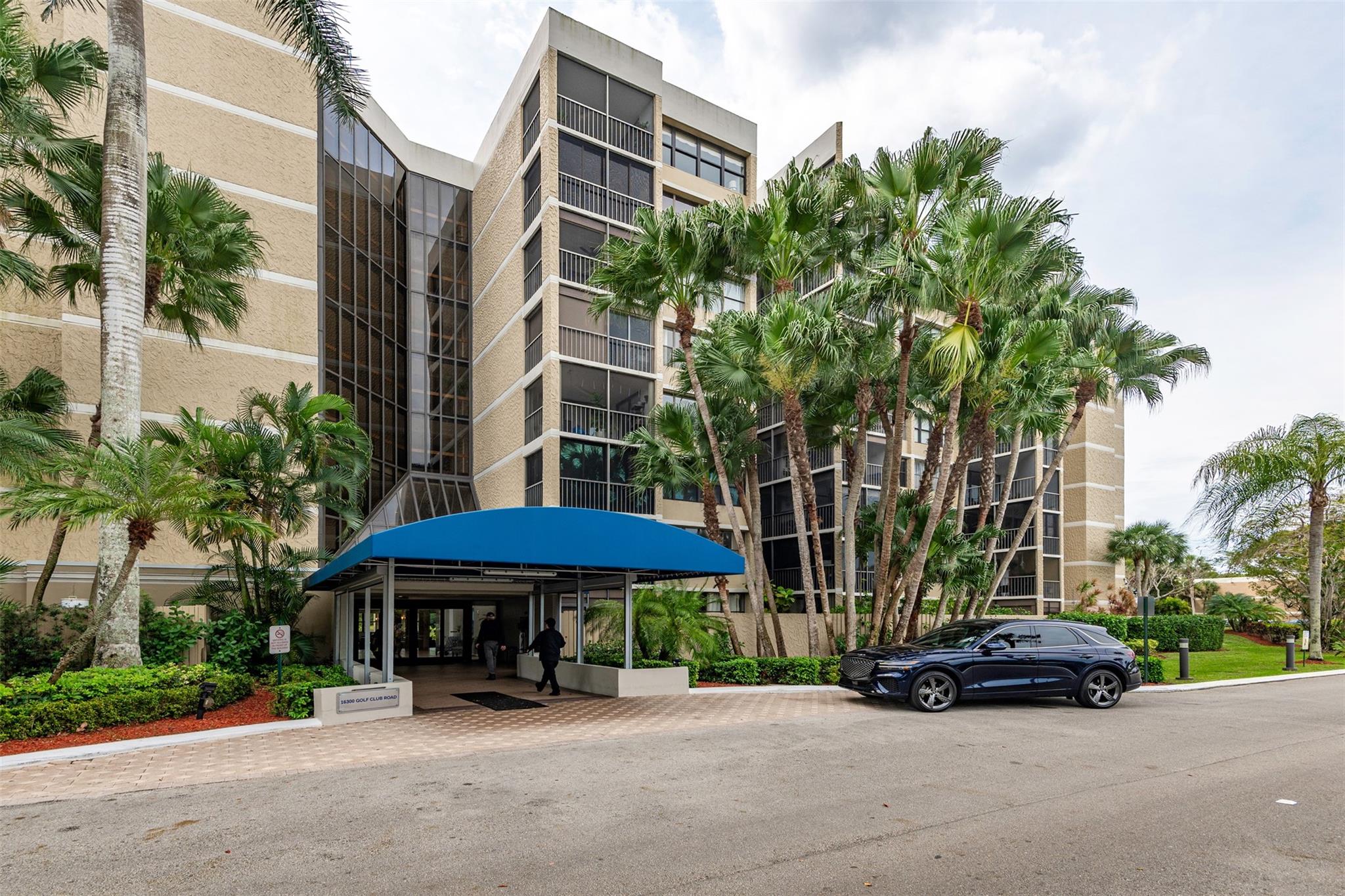 COUNTRY CLUB APTS AT BONA - Residential