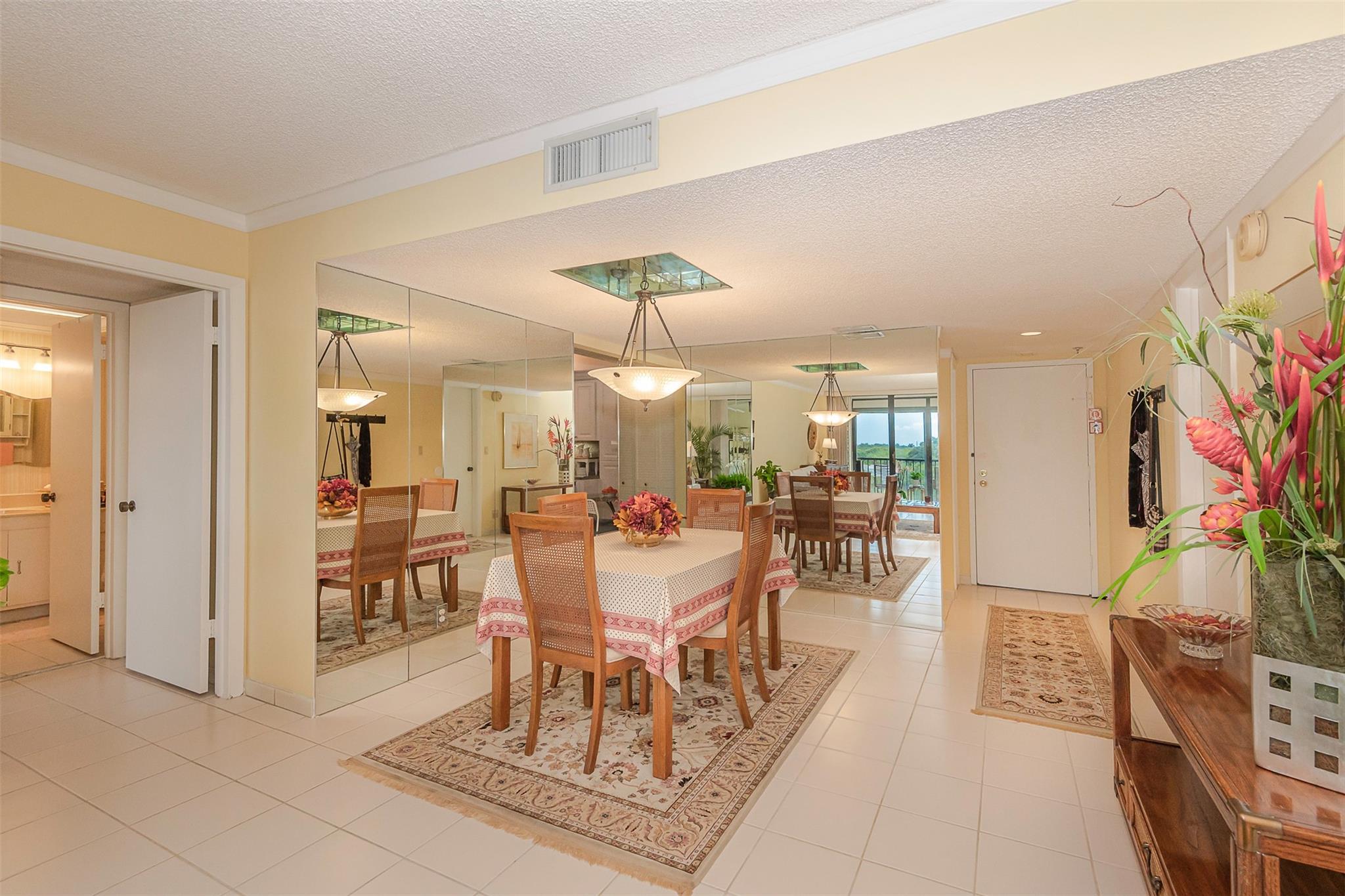COUNTRY CLUB APTS AT BONA - Residential