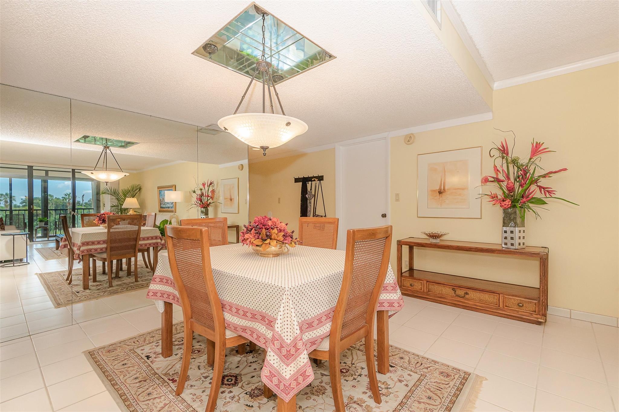 COUNTRY CLUB APTS AT BONA - Residential
