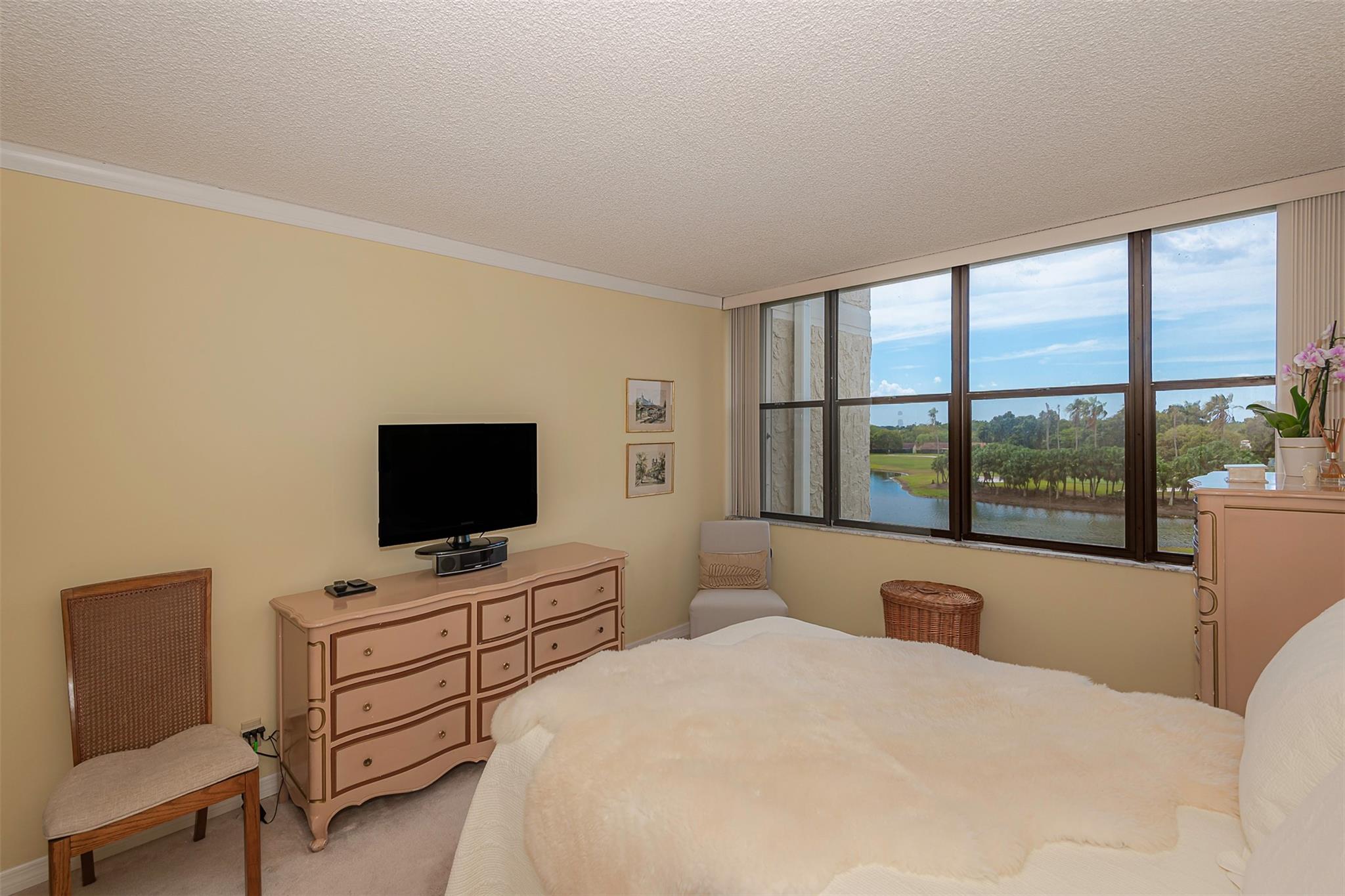 COUNTRY CLUB APTS AT BONA - Residential