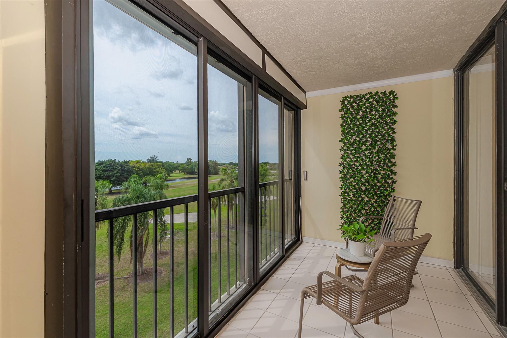 COUNTRY CLUB APTS AT BONA - Residential