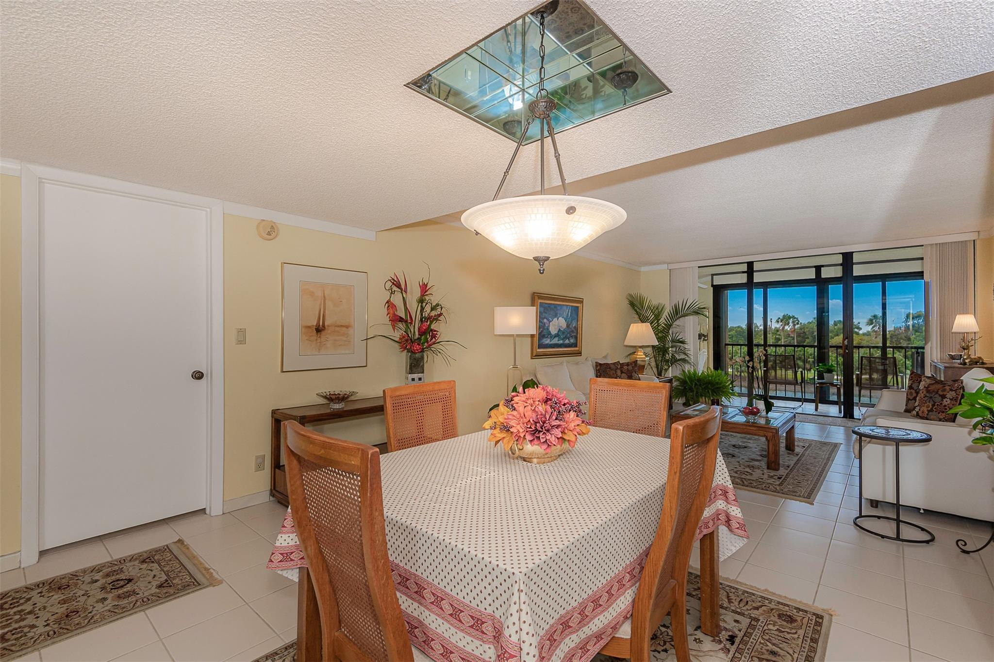 COUNTRY CLUB APTS AT BONA - Residential