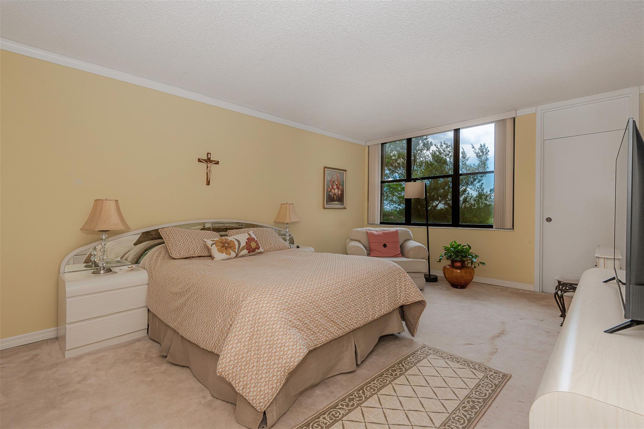 COUNTRY CLUB APTS AT BONA - Residential