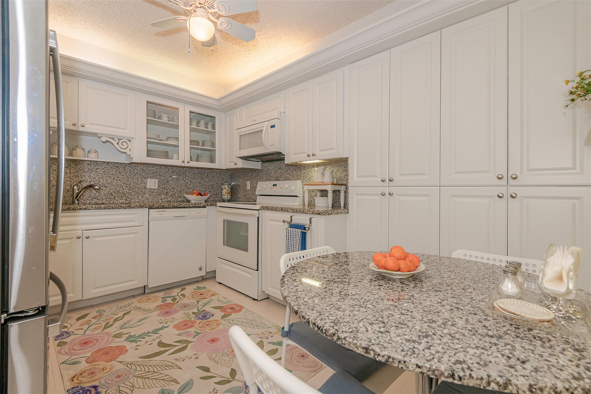 COUNTRY CLUB APTS AT BONA - Residential