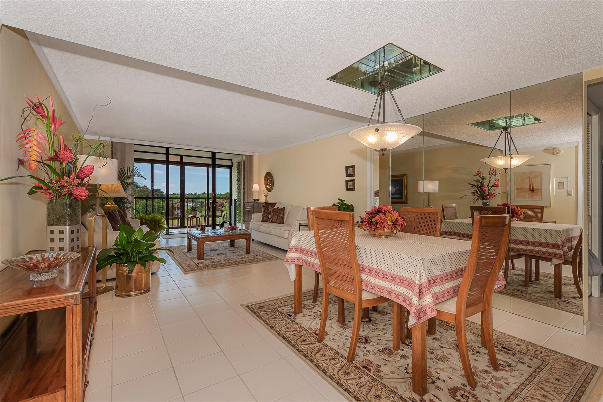 COUNTRY CLUB APTS AT BONA - Residential