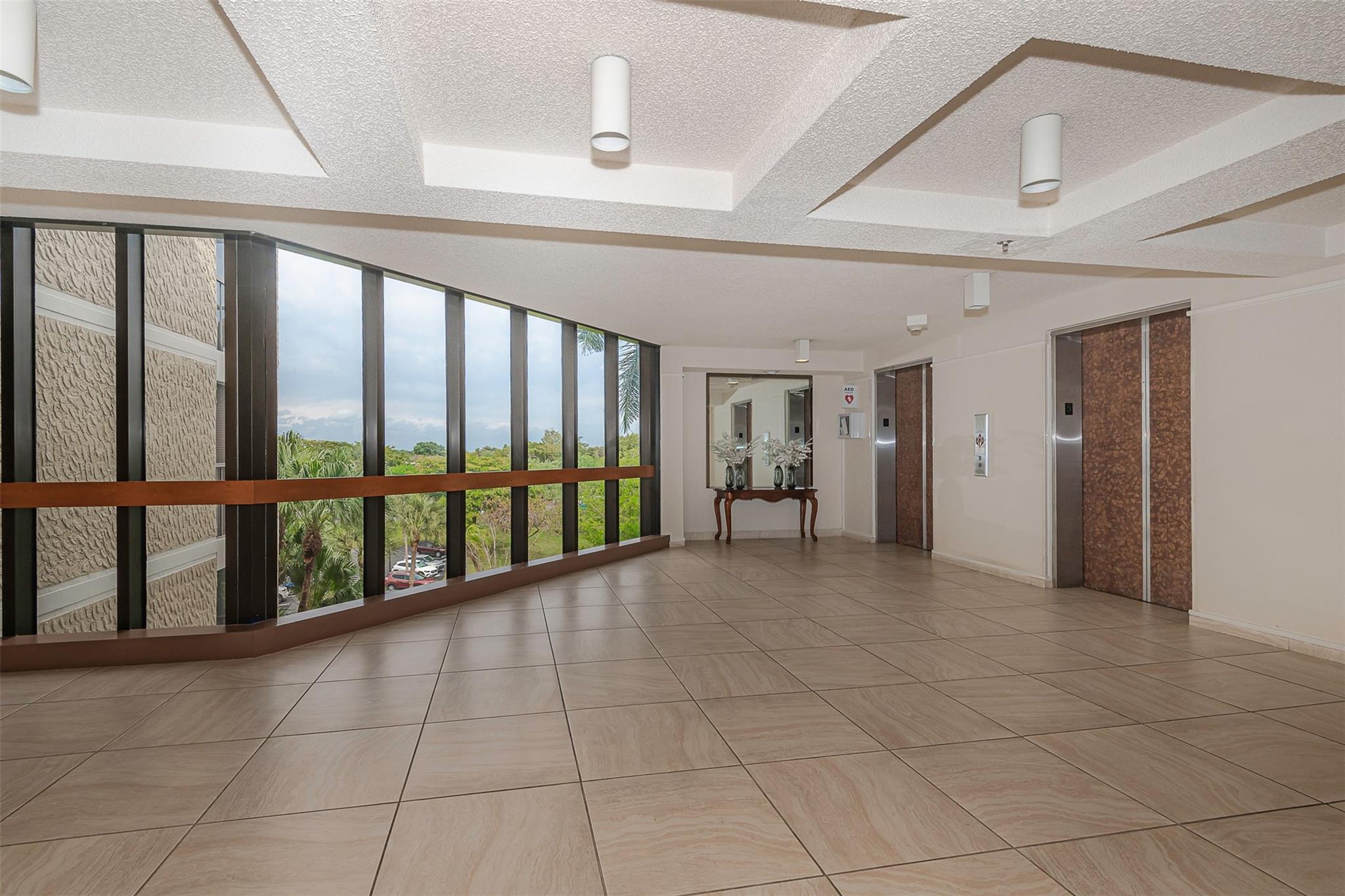 COUNTRY CLUB APTS AT BONA - Residential
