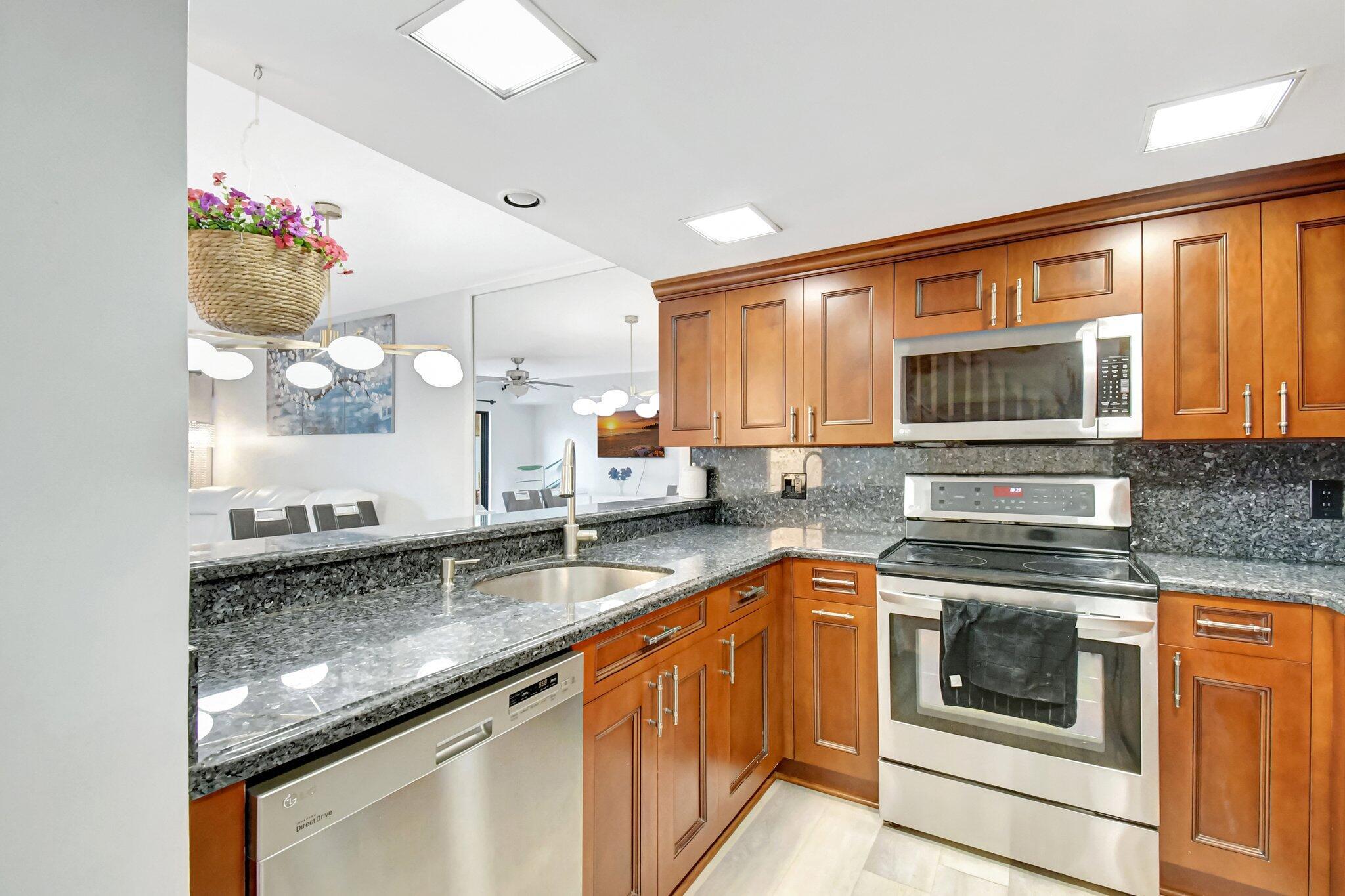 4421 SW 70th Terrace 4421
