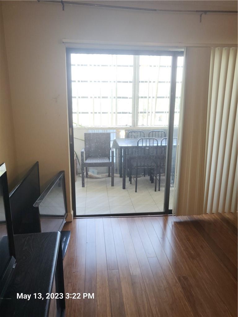 GARNET CONDO - Residential