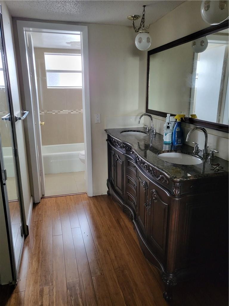 GARNET CONDO - Residential