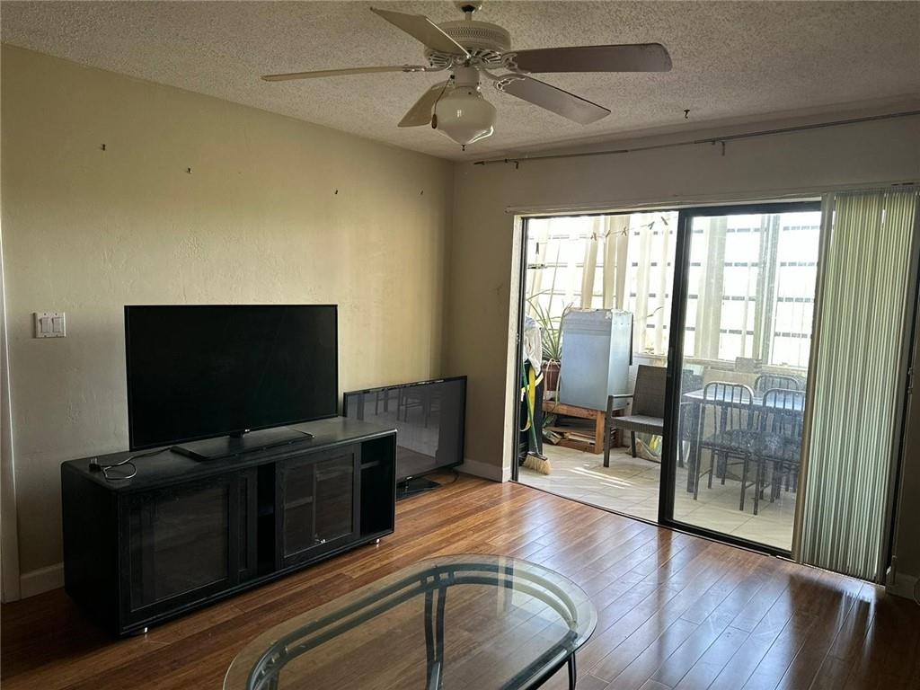 GARNET CONDO - Residential