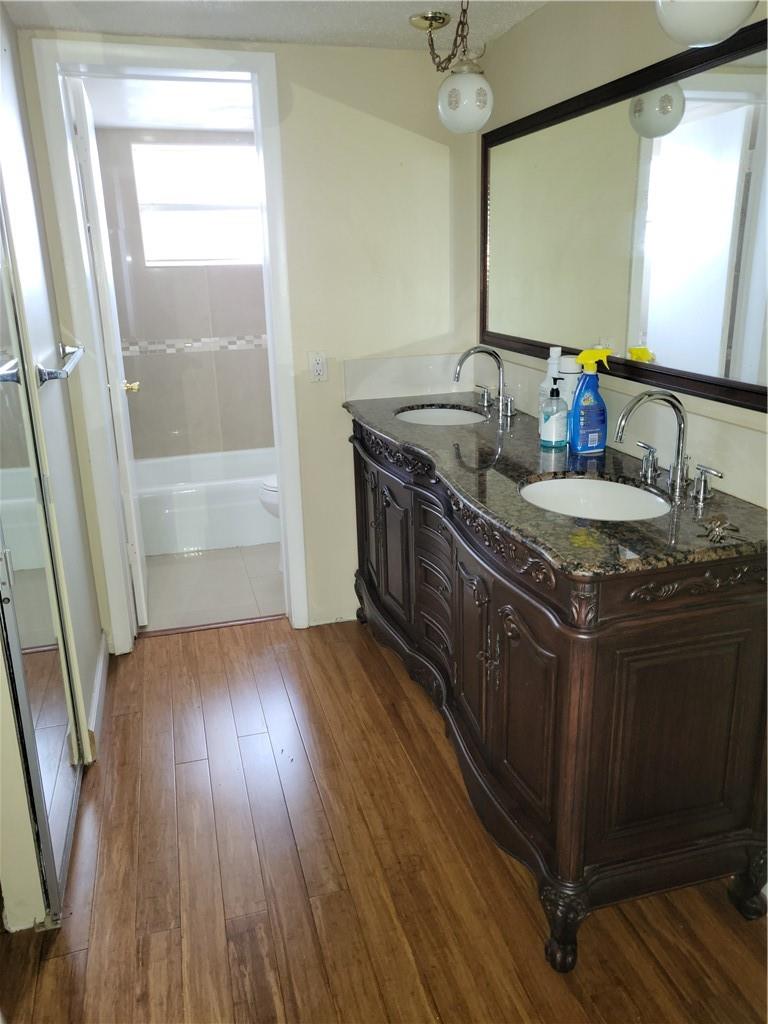 GARNET CONDO - Residential