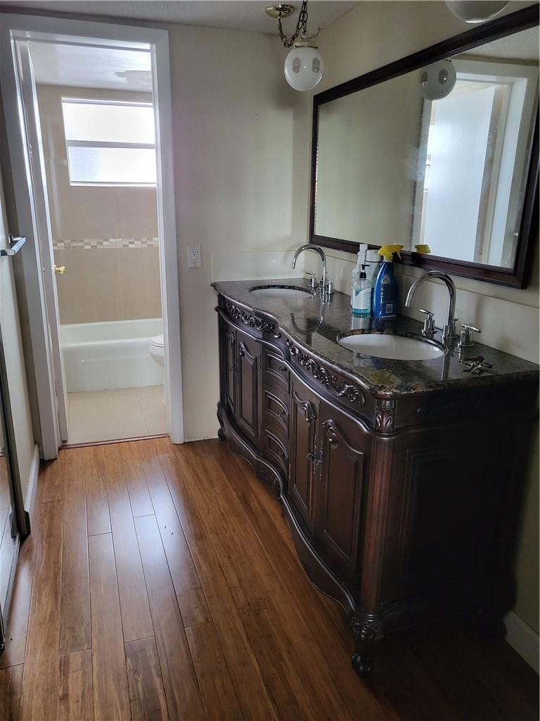 GARNET CONDO - Residential