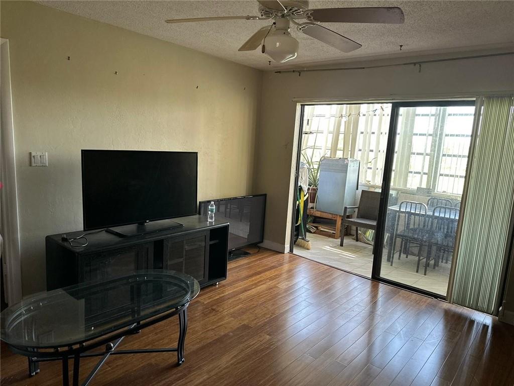 GARNET CONDO - Residential