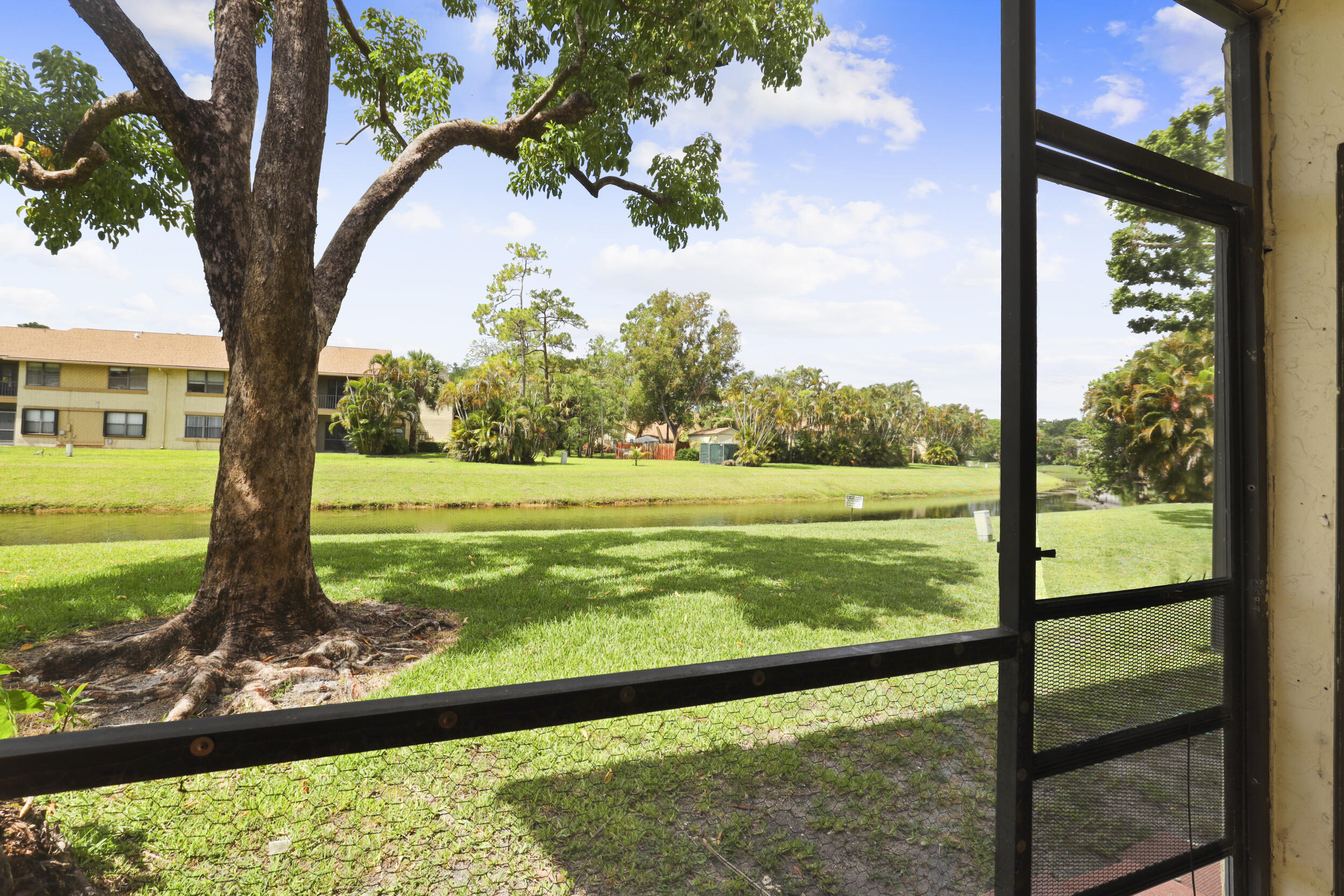 SHEFFIELD WOODS AT WELLINGTON CONDO - Residential