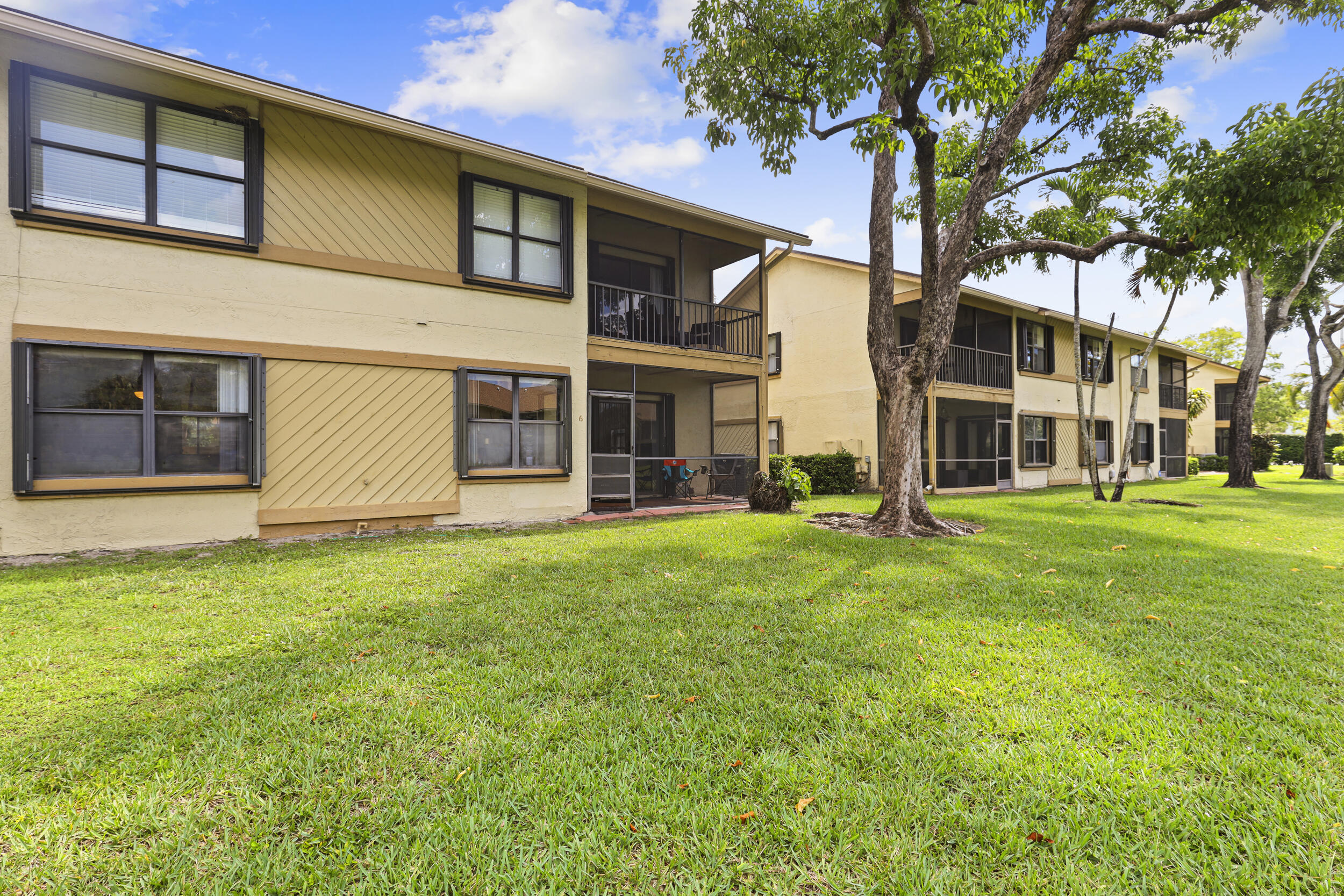 SHEFFIELD WOODS AT WELLINGTON CONDO - Residential