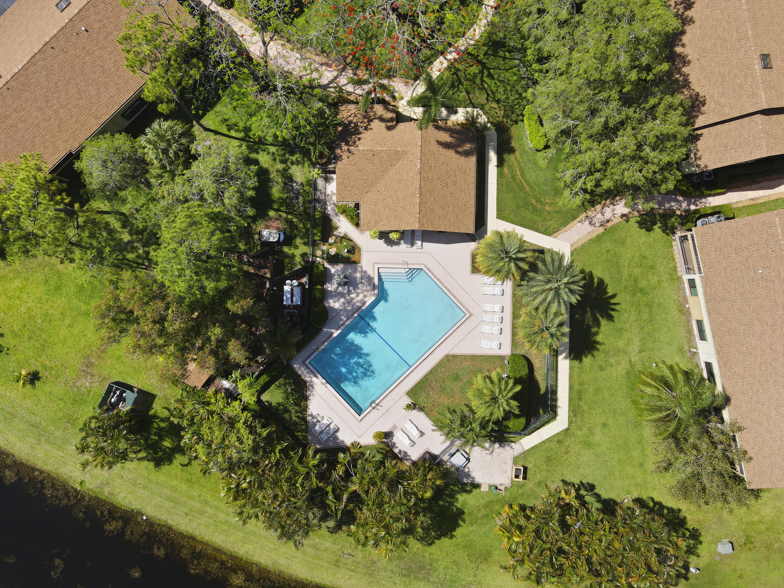 SHEFFIELD WOODS AT WELLINGTON CONDO - Residential