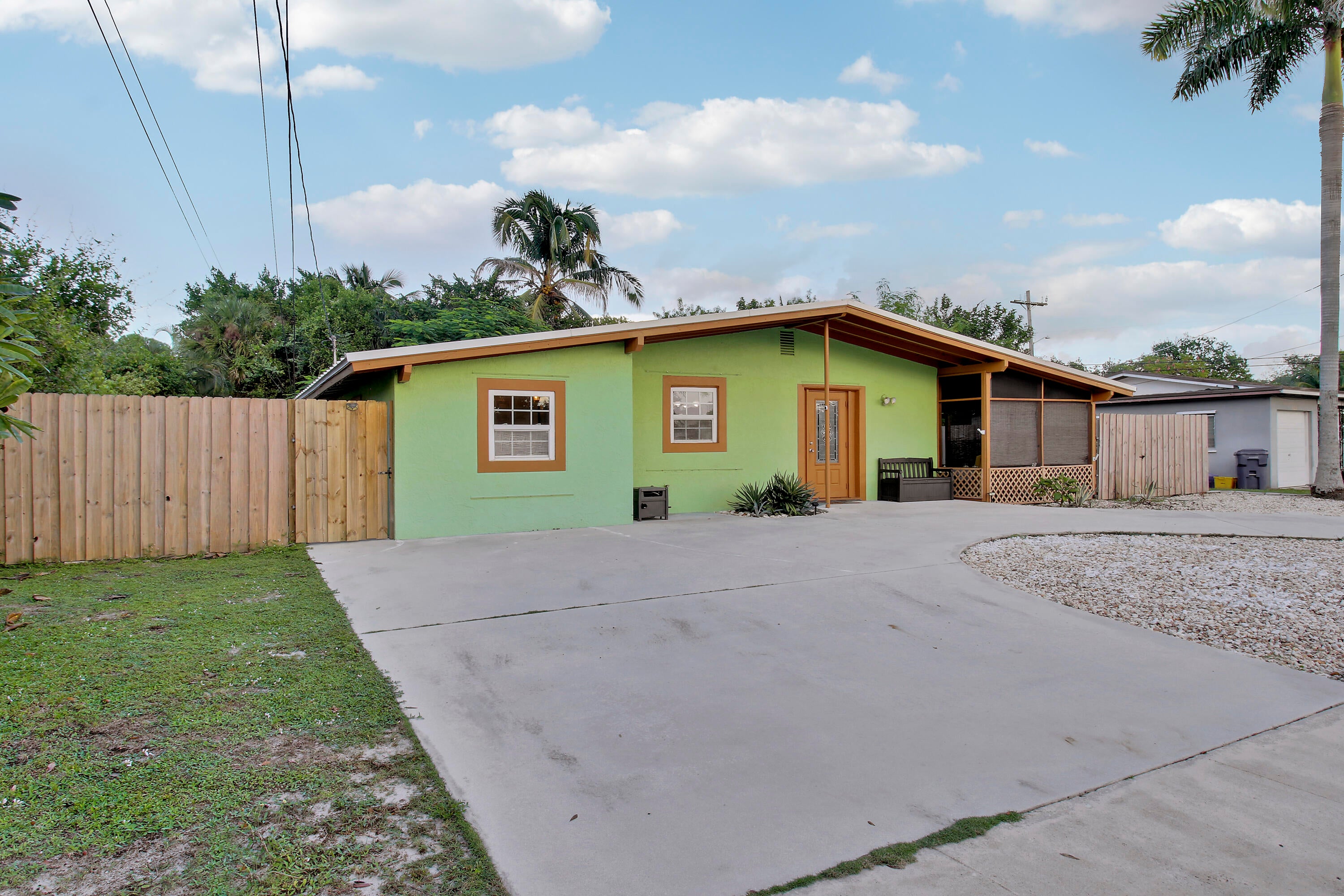 1225 MOHAWK Street