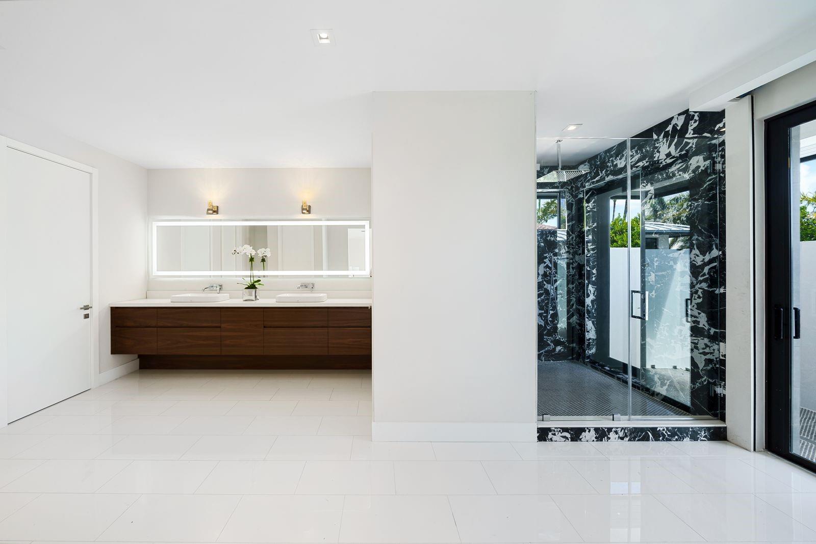 BAY COLONY - Residential