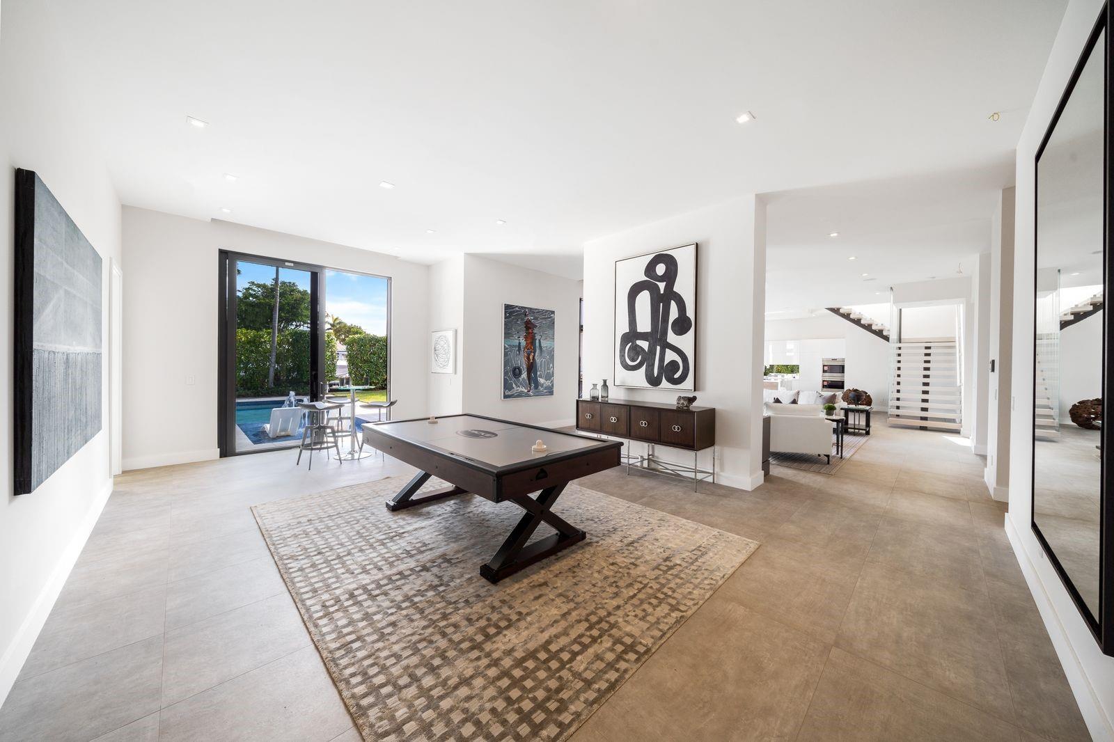 BAY COLONY - Residential