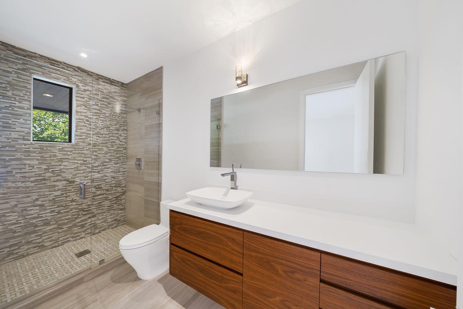 BAY COLONY - Residential