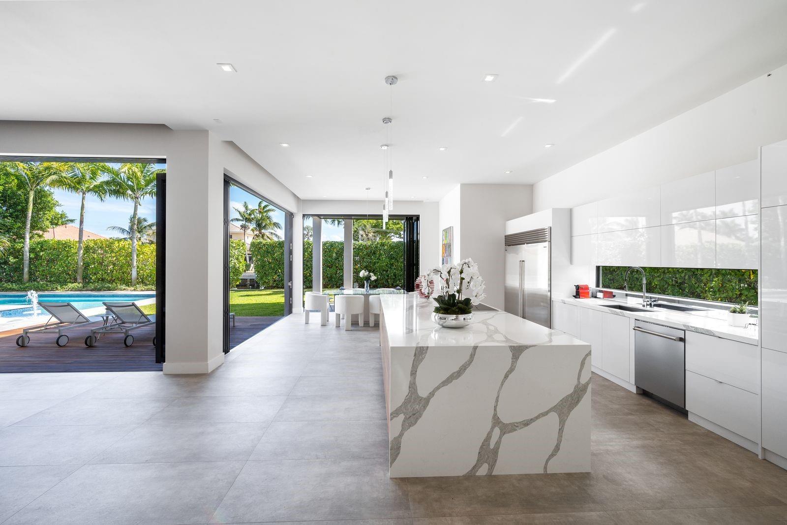 BAY COLONY - Residential