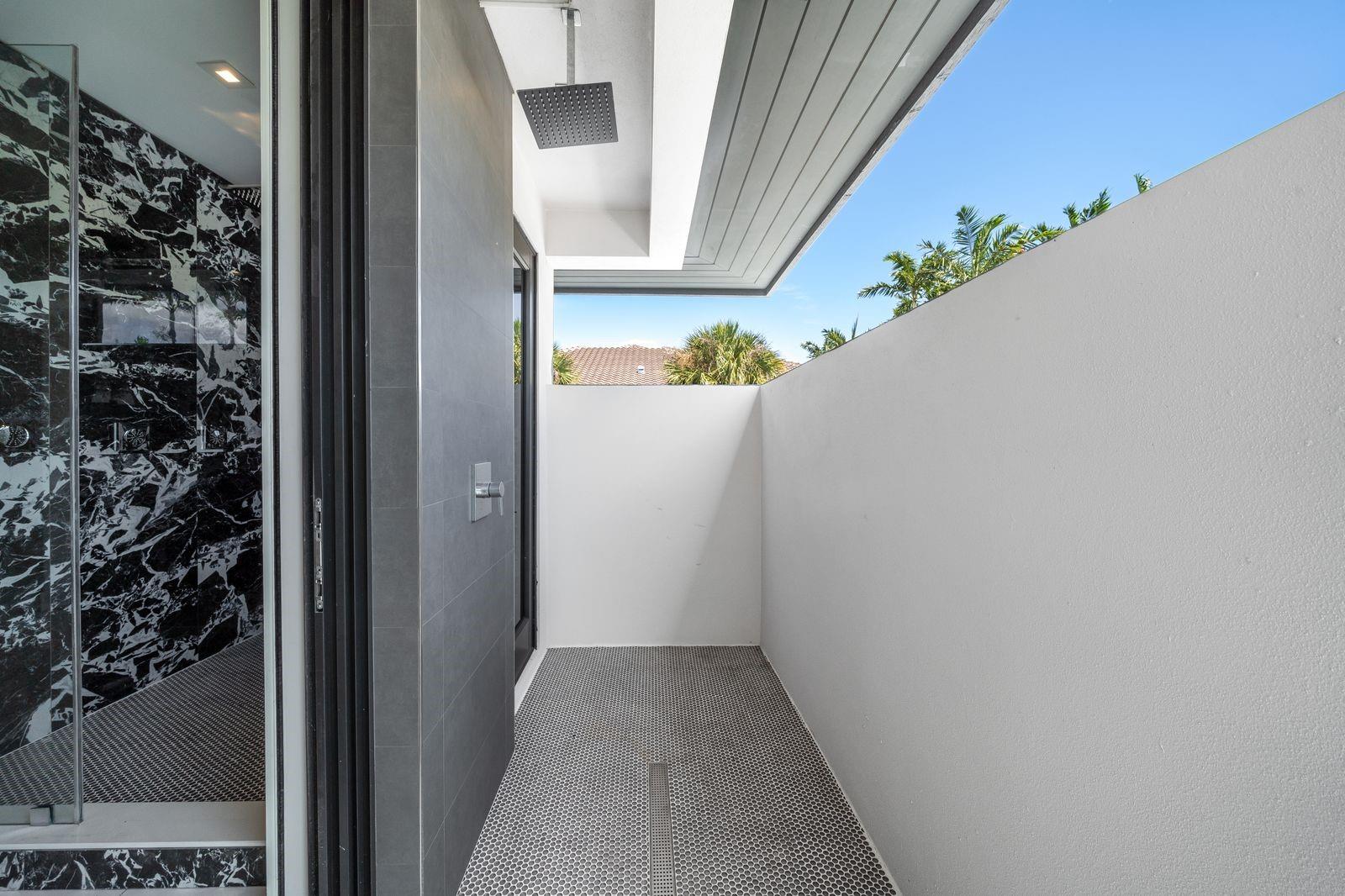 BAY COLONY - Residential