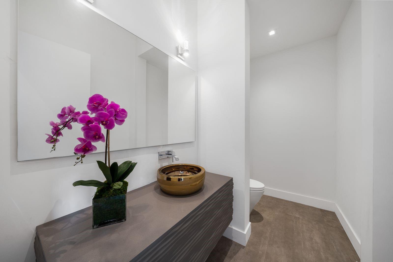 BAY COLONY - Residential