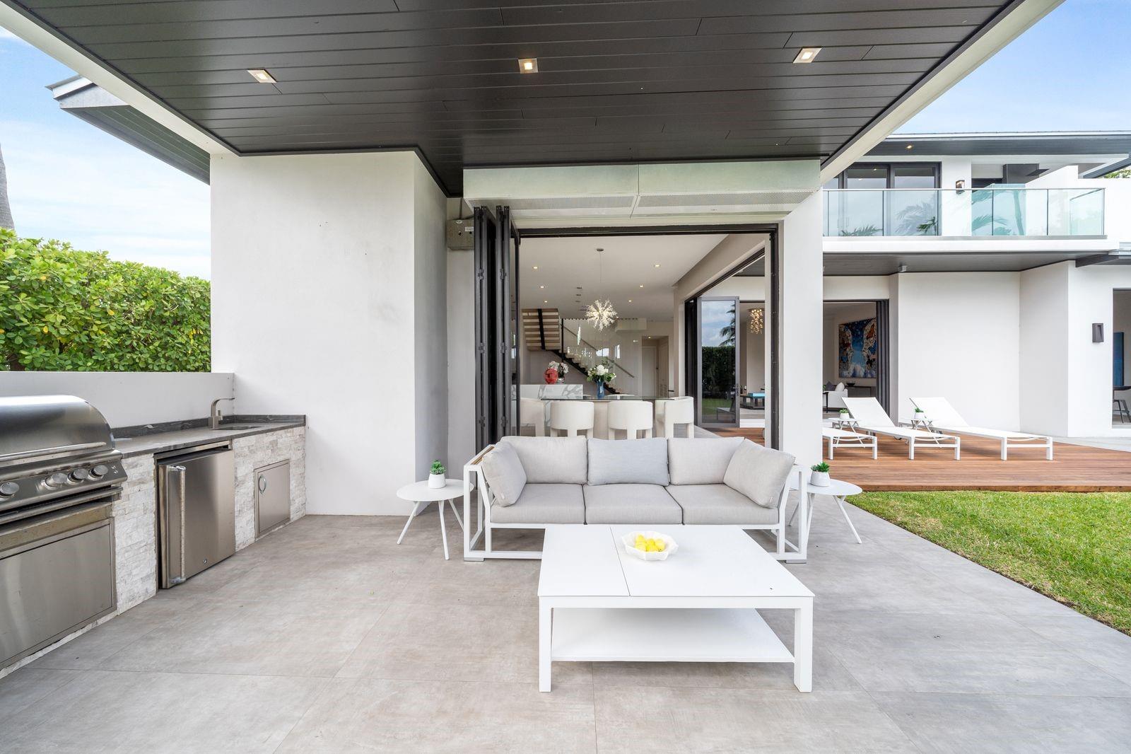 BAY COLONY - Residential