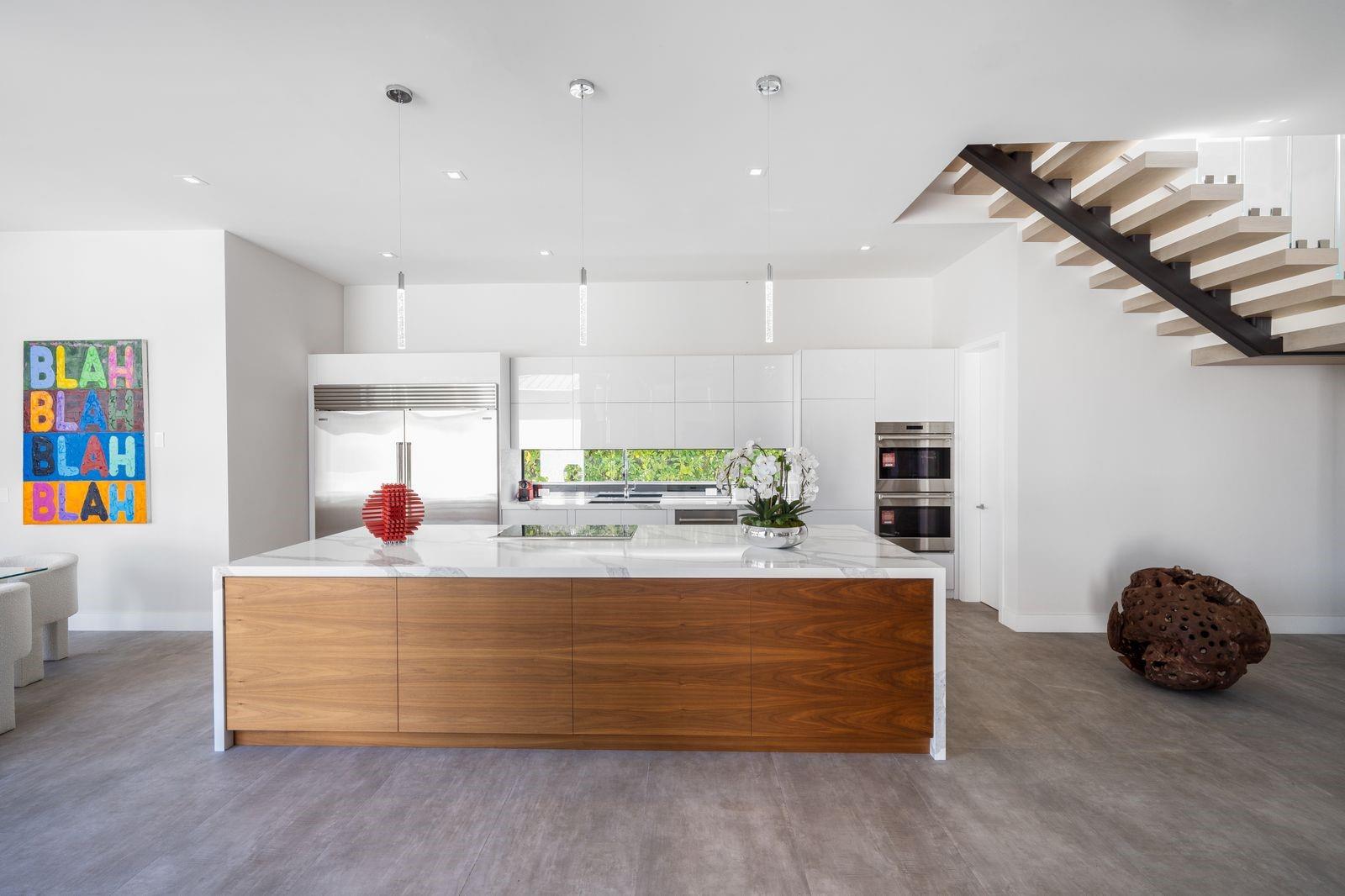 BAY COLONY - Residential