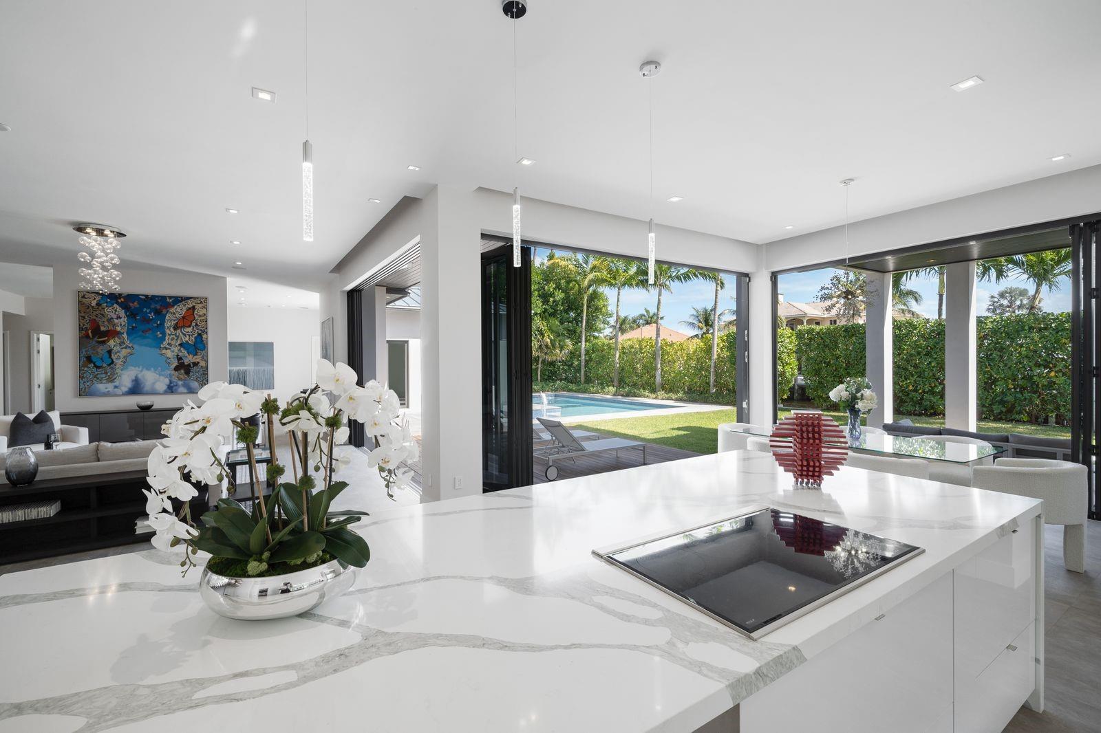 BAY COLONY - Residential