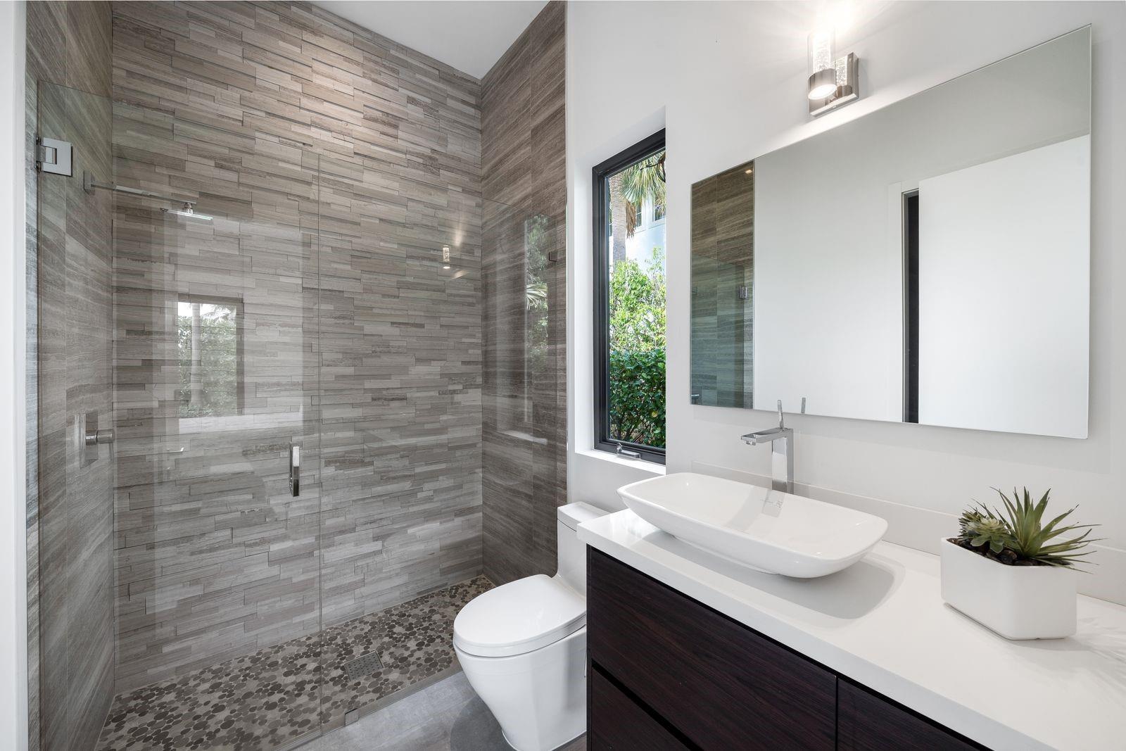 BAY COLONY - Residential