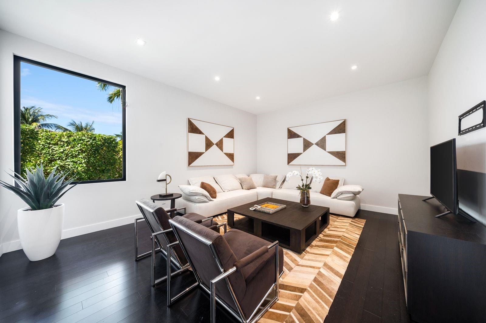 BAY COLONY - Residential