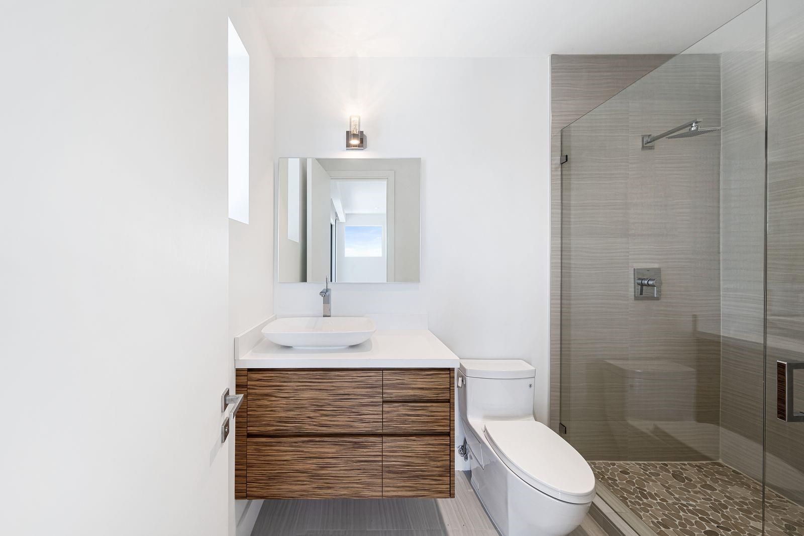 BAY COLONY - Residential