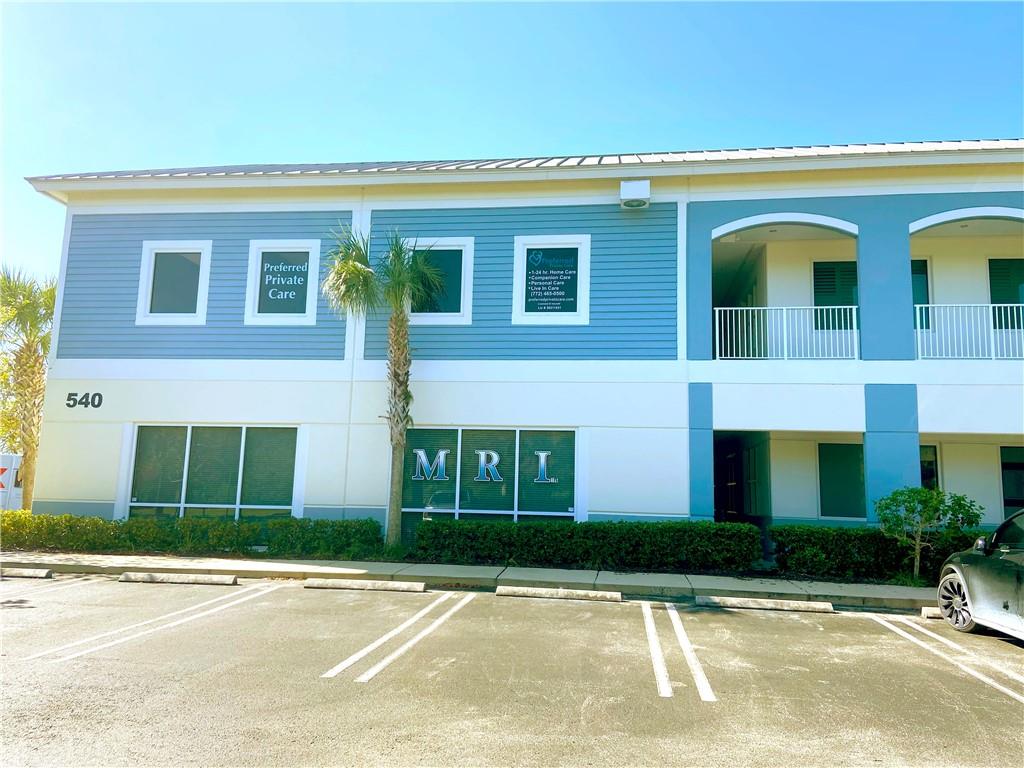 For sale wonderful 1,035 SF First floor class A office space. Situated on lushly landscaped 6 acre campus. Fronting on University Blvd, just minutes from I-95. High visibility and easy access. Walking distance from the Mets Stadium.
